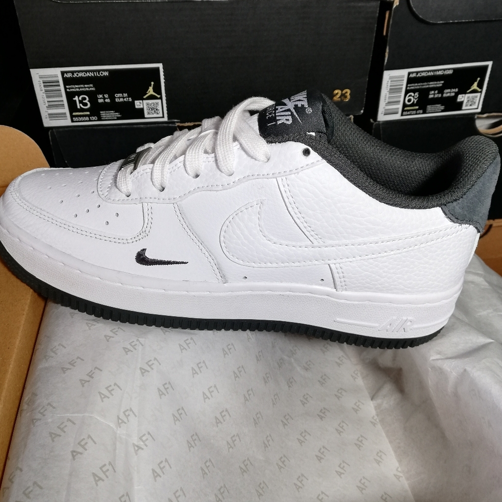 NIKE AIR FORCE1 "WHITTE-CARBON BLACK-GREY WOMEN'S US SIZE 7.5 BRAND NEW IN BOX - Picture 8 of 12